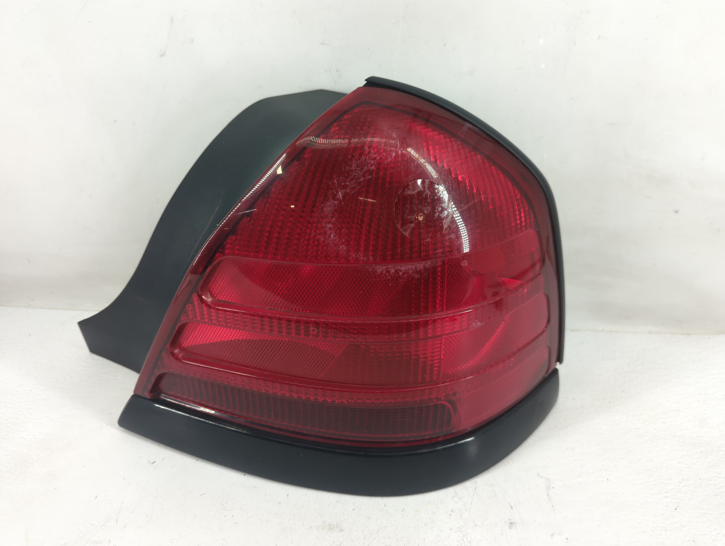 2000-2011 Ford Crown Victoria Tail Light Assembly Passenger Right OEM Fits OEM Used Auto Parts - Oemusedautoparts1.com