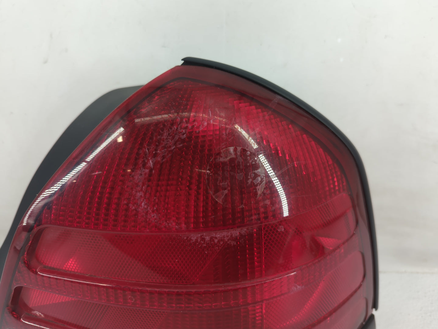 2000-2011 Ford Crown Victoria Tail Light Assembly Passenger Right OEM Fits OEM Used Auto Parts - Oemusedautoparts1.com