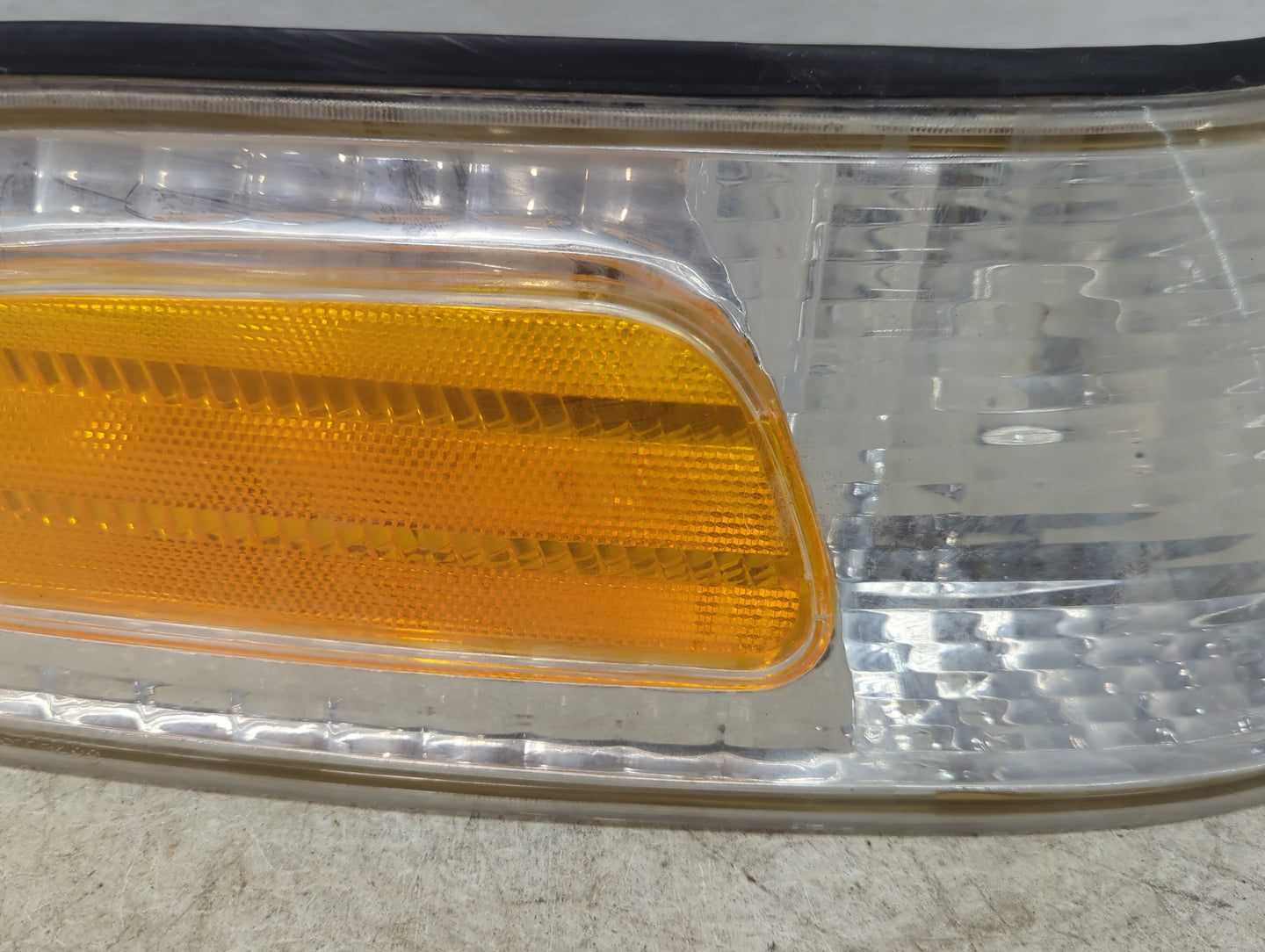 2001-2011 Ford Crown Victoria Passenger Right Oem Front Light Lamp - Oemusedautoparts1.com