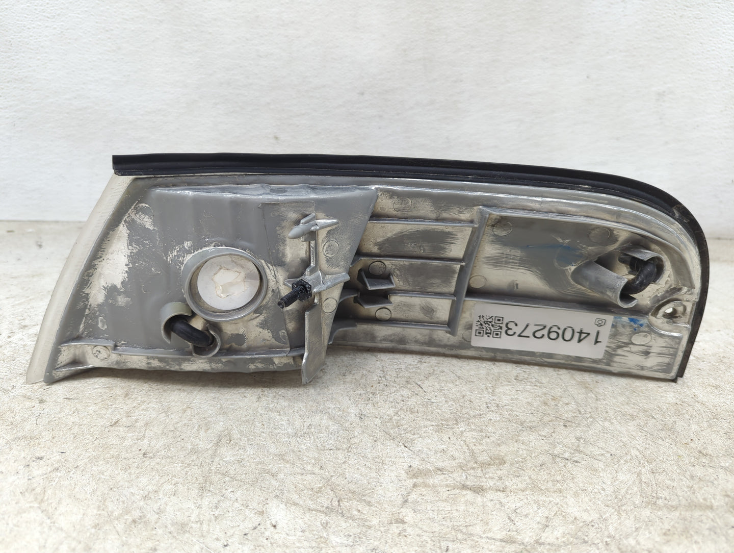 2001-2011 Ford Crown Victoria Passenger Right Oem Front Light Lamp - Oemusedautoparts1.com