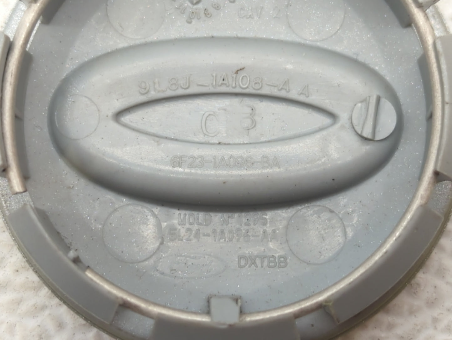 2009 Ford Edge Rim Wheel Center Cap Silver - Oemusedautoparts1.com
