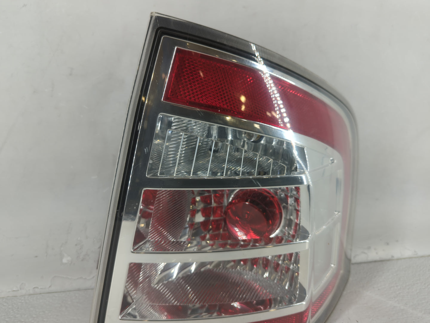 2007-2010 Ford Edge Tail Light Assembly Passenger Right OEM P/N:7T43-13B504-B Fits Fits 2007 2008 2009 2010 OEM Used Auto Pa