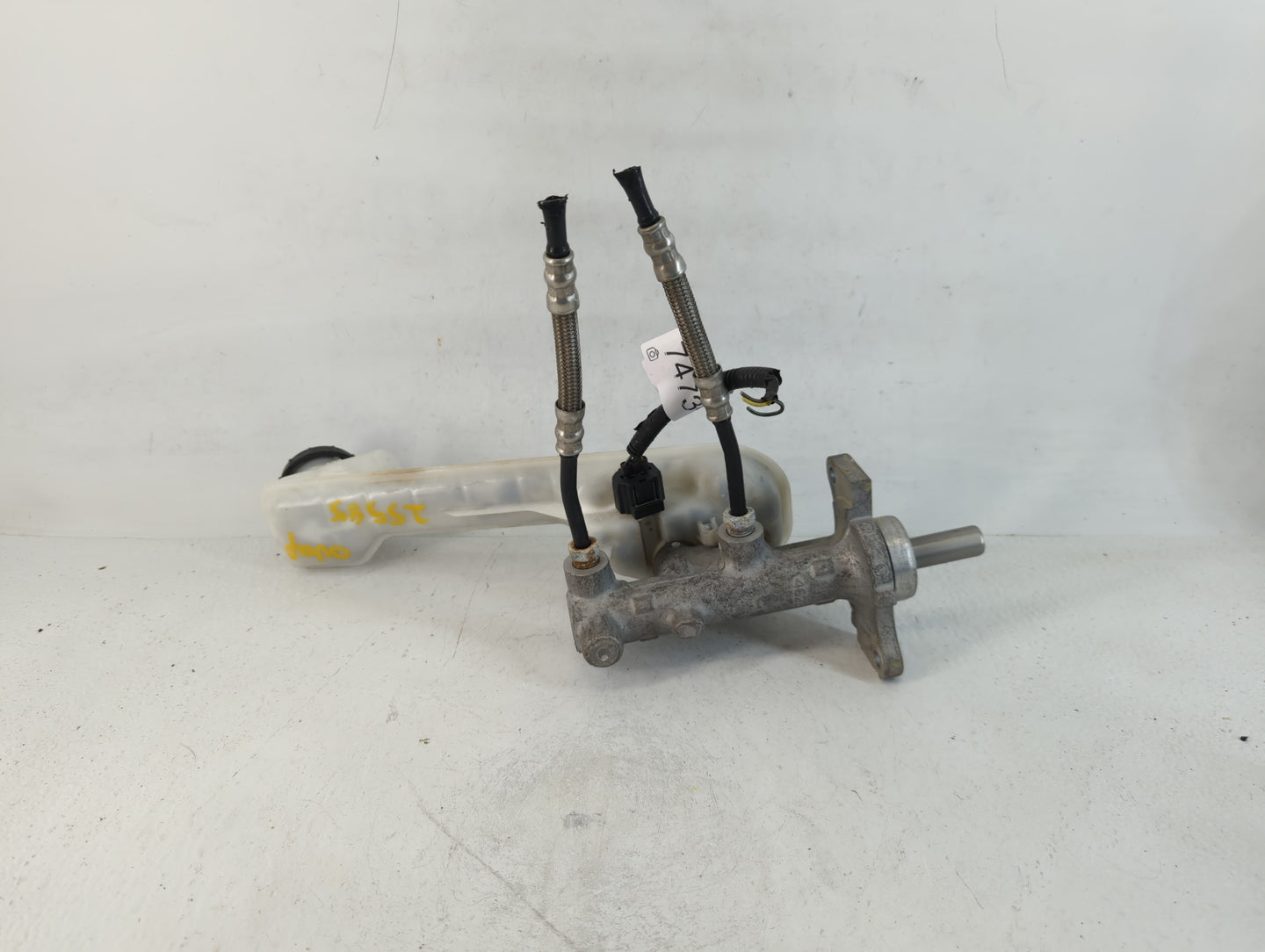 2007-2010 Ford Edge Brake Master Cylinder - Oemusedautoparts1.com