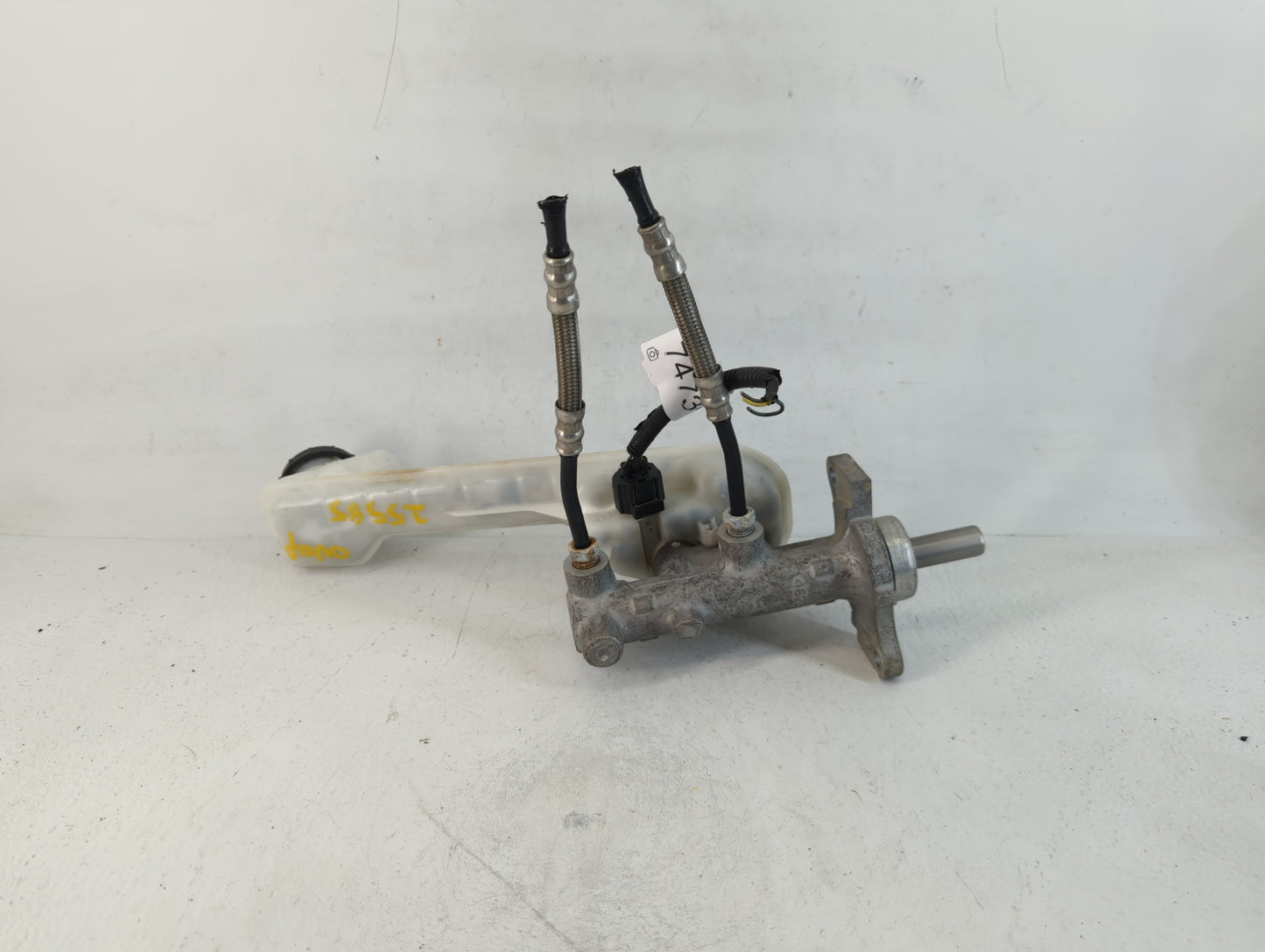 2007-2010 Ford Edge Brake Master Cylinder - Oemusedautoparts1.com