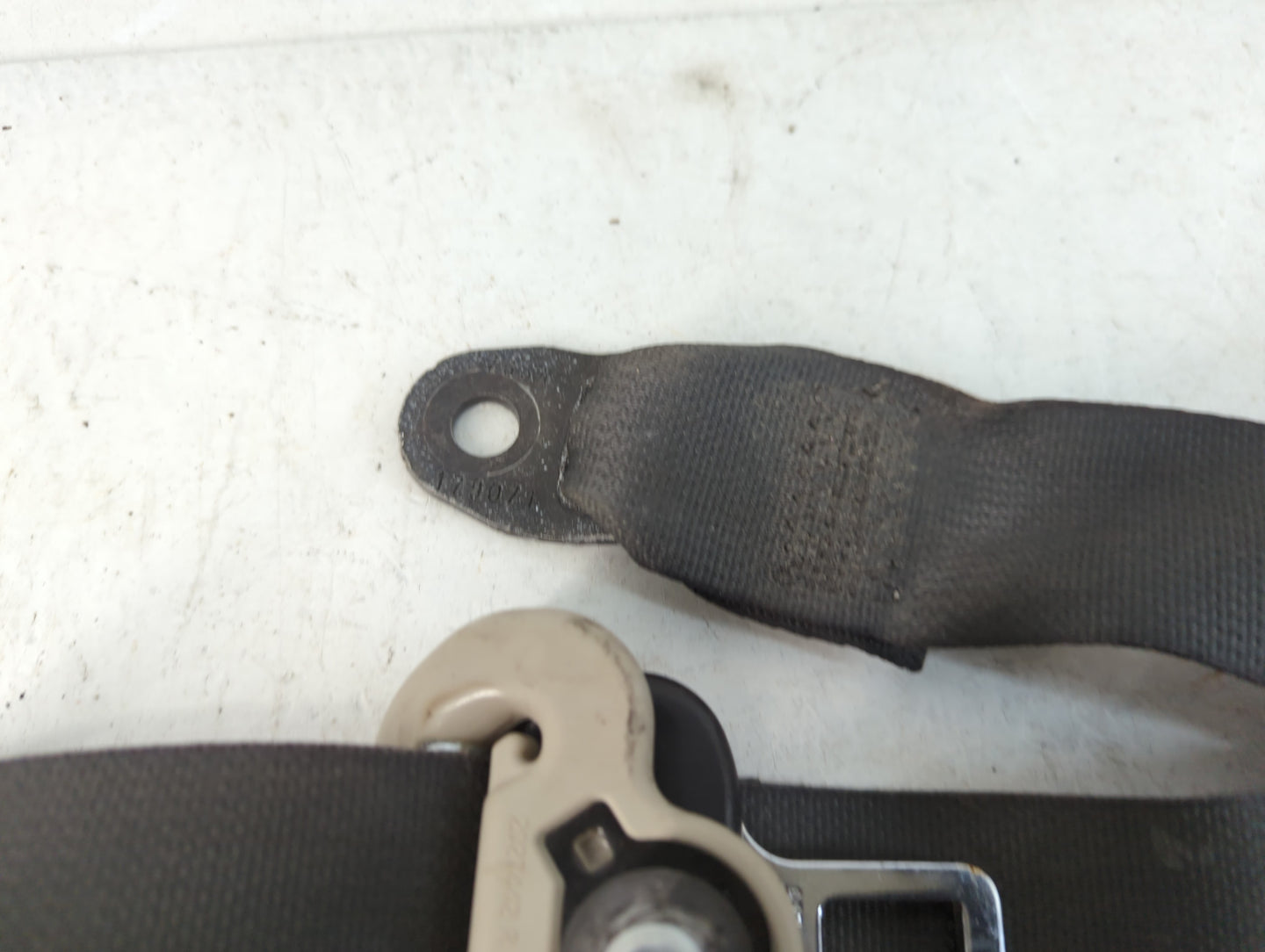 2008-2010 Ford Edge Passenger Front Seatbelt Buckle - Oemusedautoparts1.com