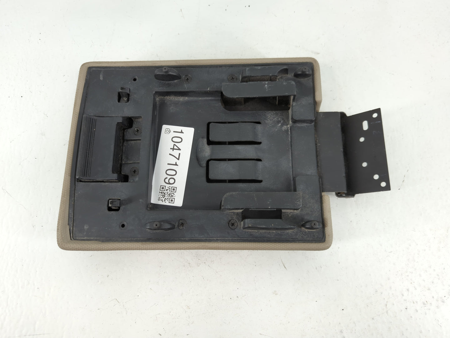 2009-2012 Ford Escape Center Console Armrest Cover Lid P/N:KF3036A001 Fits Fits 2009 2010 2011 2012 OEM Used Auto Parts - Oe