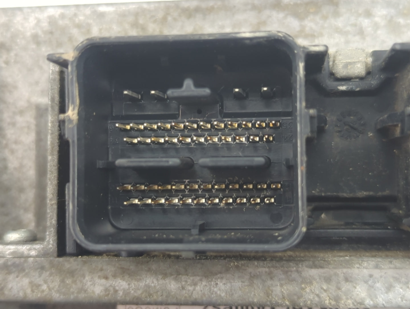 2009 Ford Escape PCM Engine Control Computer ECU ECM PCU OEM Fits Fits 2010 2011 OEM Used Auto Parts - Oemusedautoparts1.com