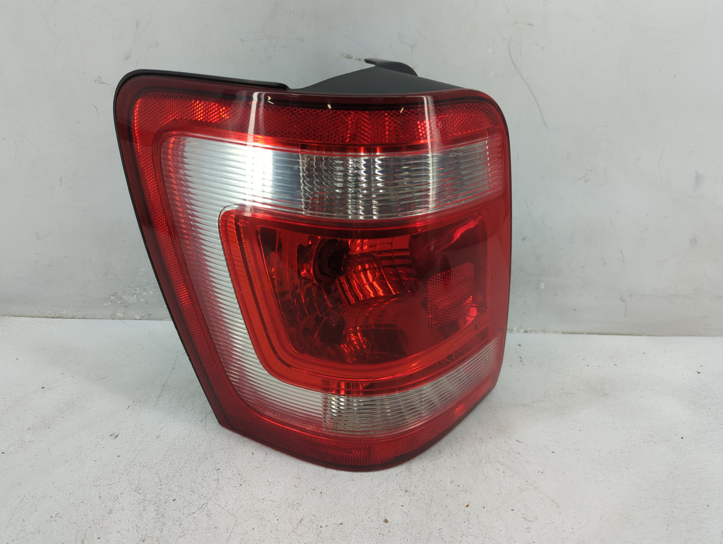 2008-2012 Ford Escape Tail Light Assembly Driver Left OEM Fits Fits 2008 2009 2010 2011 2012 OEM Used Auto Parts - Oemusedau