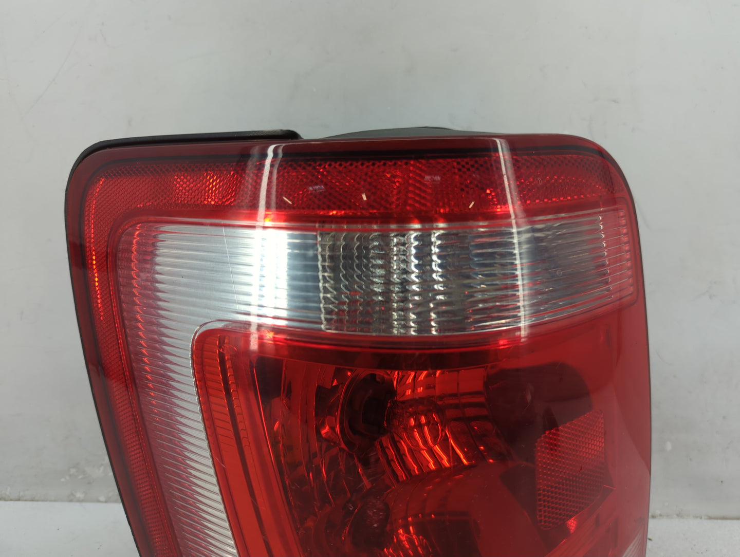 2008-2012 Ford Escape Tail Light Assembly Driver Left OEM Fits Fits 2008 2009 2010 2011 2012 OEM Used Auto Parts - Oemusedau