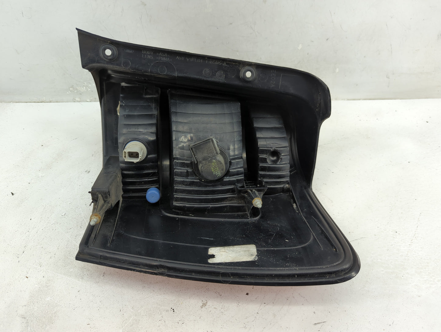 2008-2012 Ford Escape Tail Light Assembly Driver Left OEM Fits Fits 2008 2009 2010 2011 2012 OEM Used Auto Parts - Oemusedau