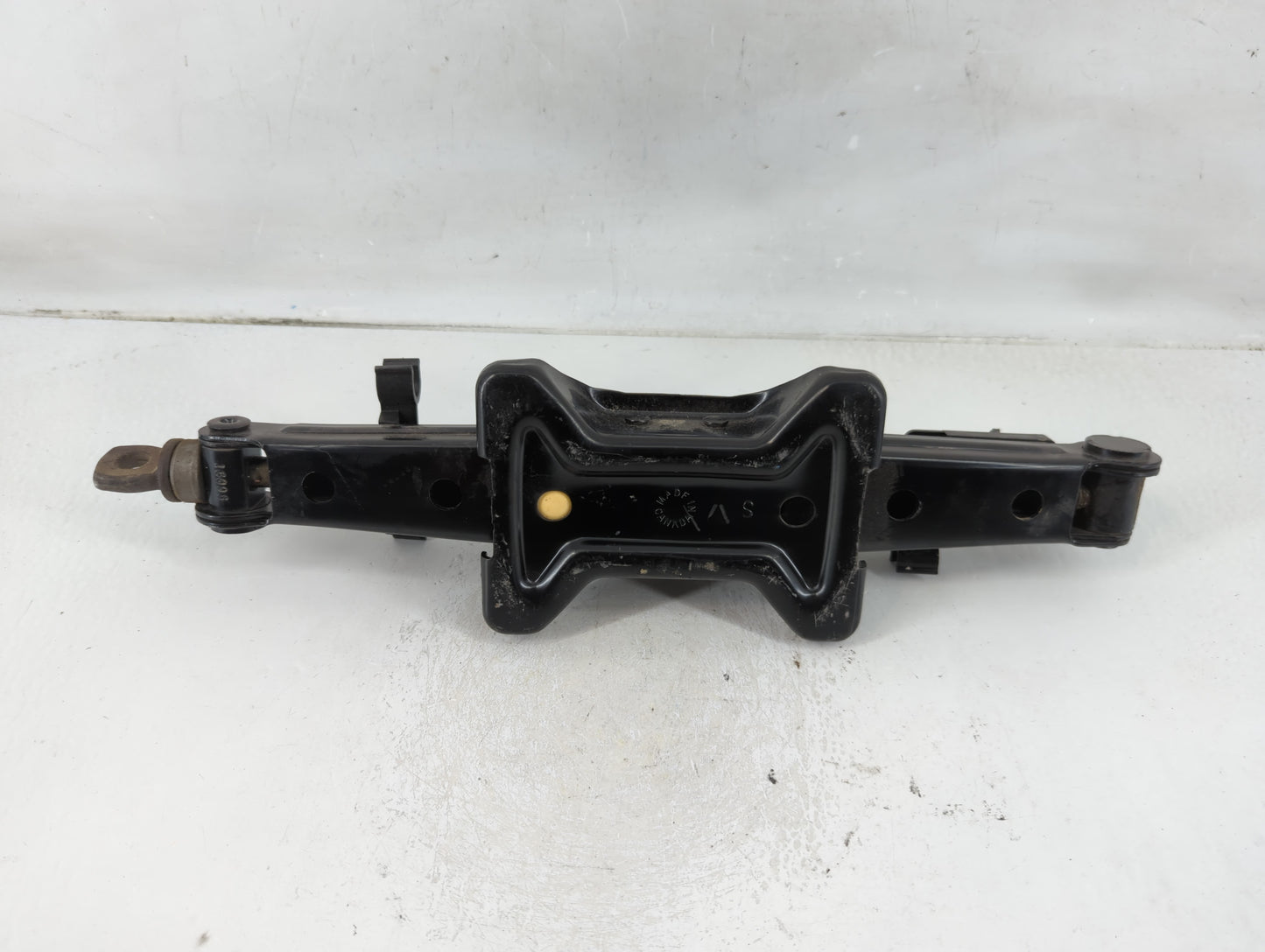 2009 Ford Escape Spare Scissor Car Jack - Oemusedautoparts1.com