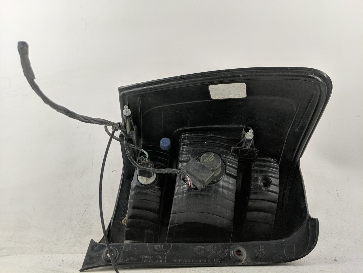 2008-2012 Ford Escape Tail Light Assembly Passenger Right OEM Fits Fits 2008 2009 2010 2011 2012 OEM Used Auto Parts - Oemus