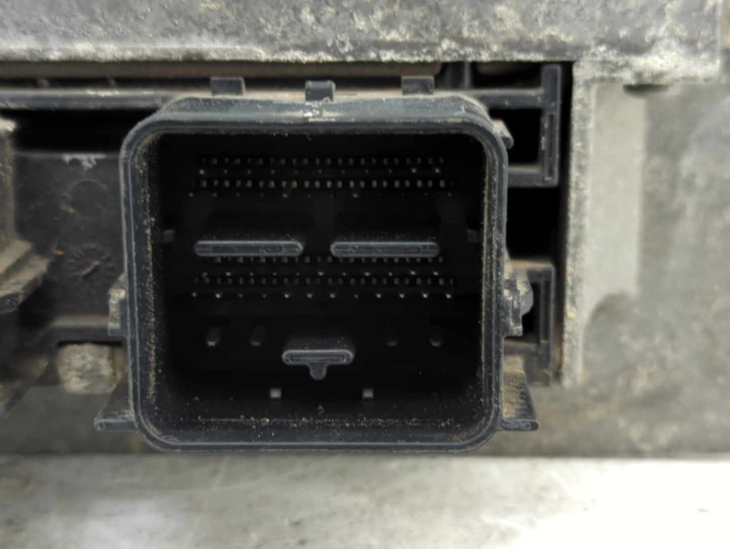 2009 Ford Escape PCM Engine Control Computer ECU ECM PCU OEM P/N:9L8A-12B684-BC 9L8A-12A650-ABB Fits Fits 2010 2011 OEM Used
