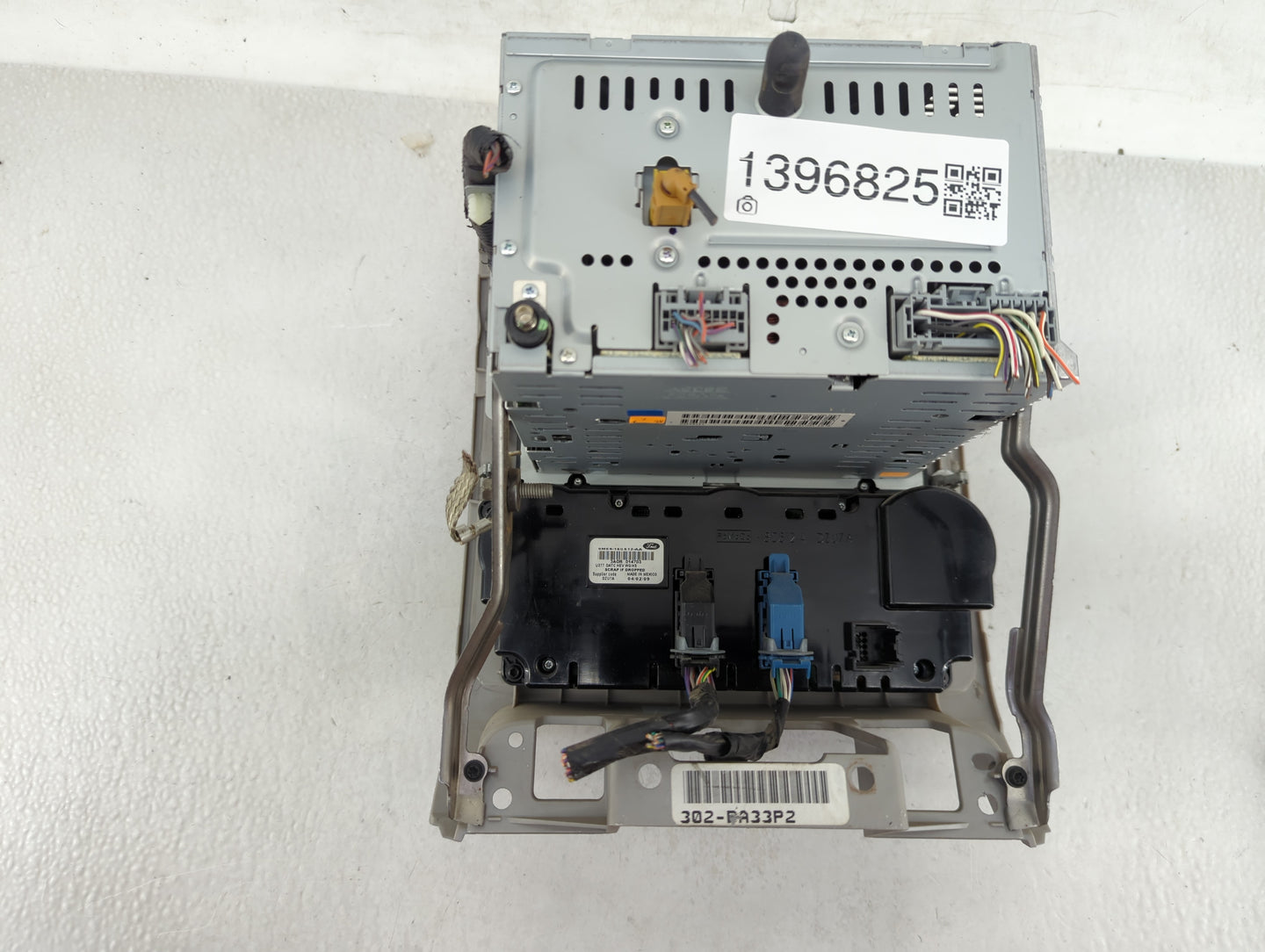 2008-2009 Ford Escape Radio AM FM Cd Player Receiver Replacement P/N:9L8T-19C157-BB Fits Fits 2008 2009 2010 OEM Used Auto P