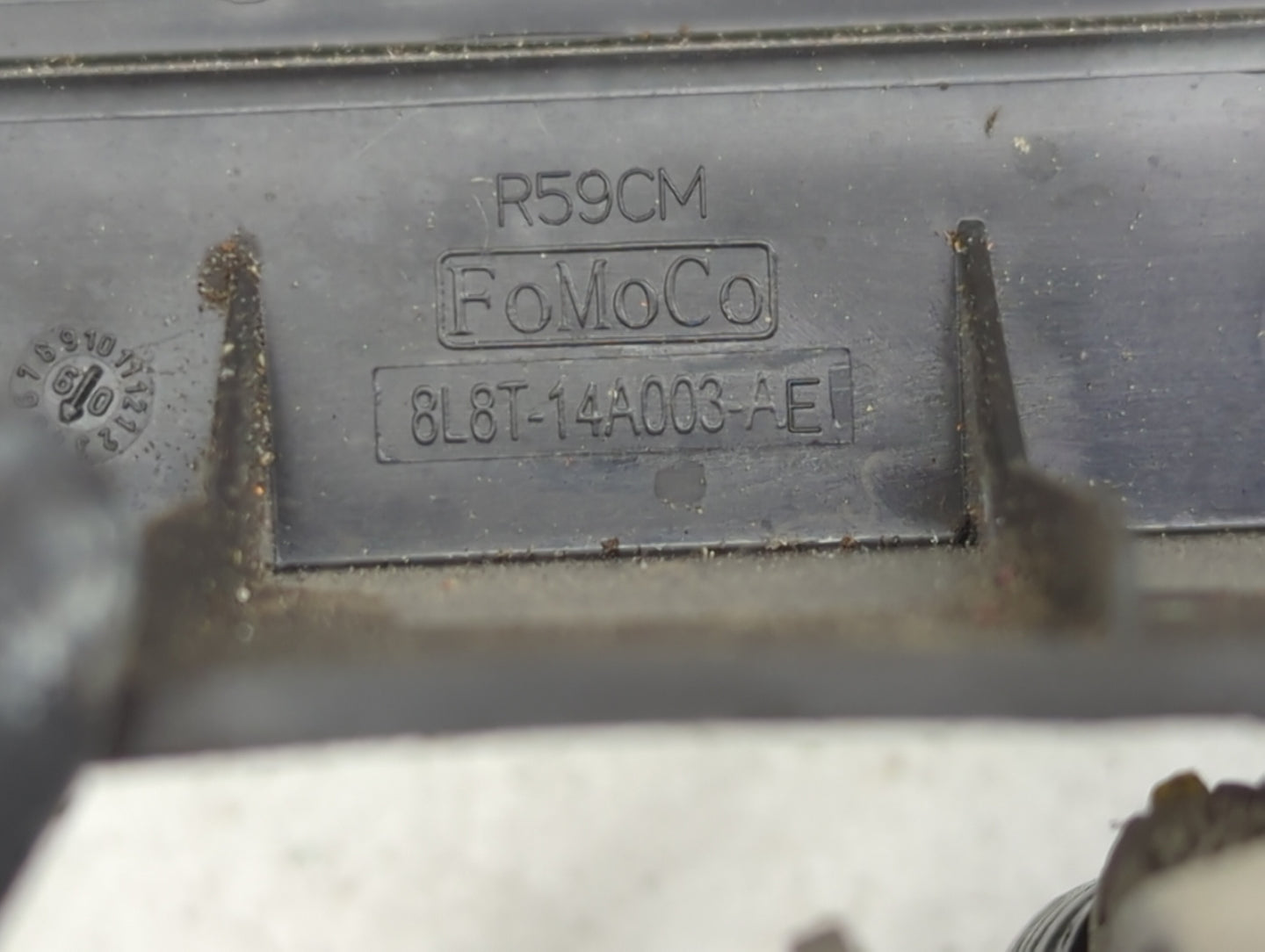 2009 Ford Escape Fusebox Fuse Box Panel Relay Module P/N:8L8T-14A003-AE Fits OEM Used Auto Parts - Oemusedautoparts1.com
