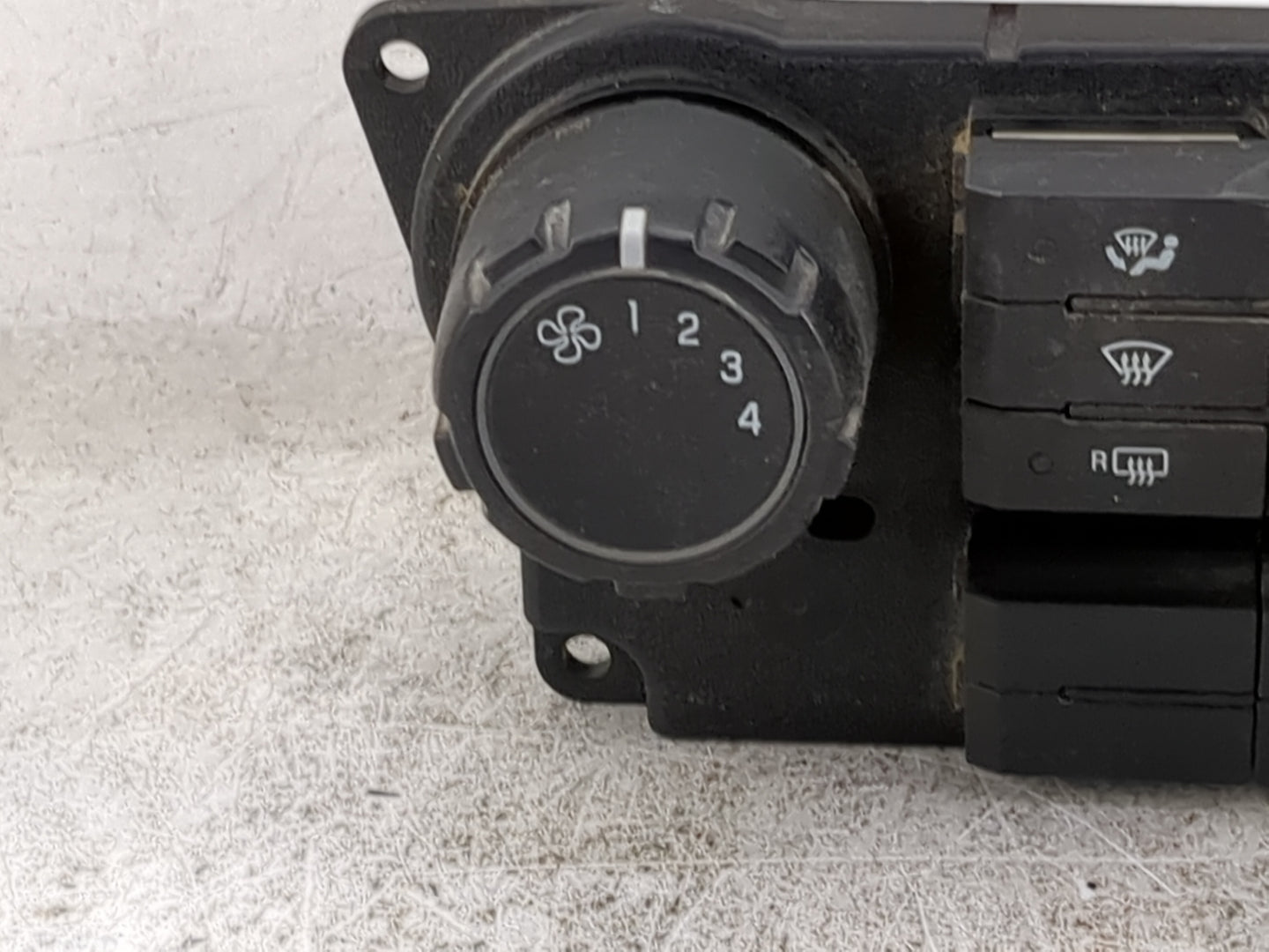 2008 Ford Escape Climate Control Module Temperature AC/Heater Replacement P/N:9L84-19980-AA Fits OEM Used Auto Parts - Oemus