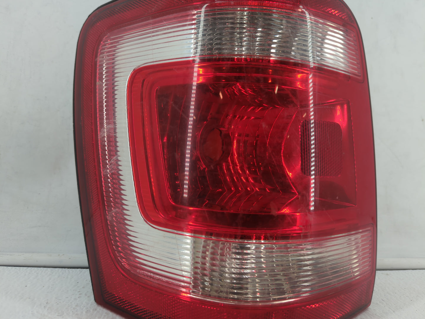2008-2012 Ford Escape Tail Light Assembly Driver Left OEM P/N:44ZH-1922 B Fits Fits 2008 2009 2010 2011 2012 OEM Used Auto P