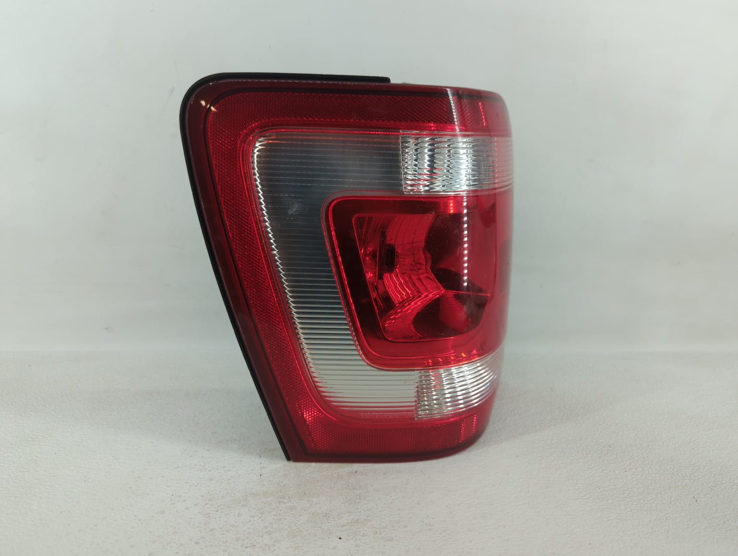 2008-2012 Ford Escape Tail Light Assembly Driver Left OEM P/N:44ZH-1922 A 8L84-13B505-A Fits Fits 2008 2009 2010 2011 2012 O