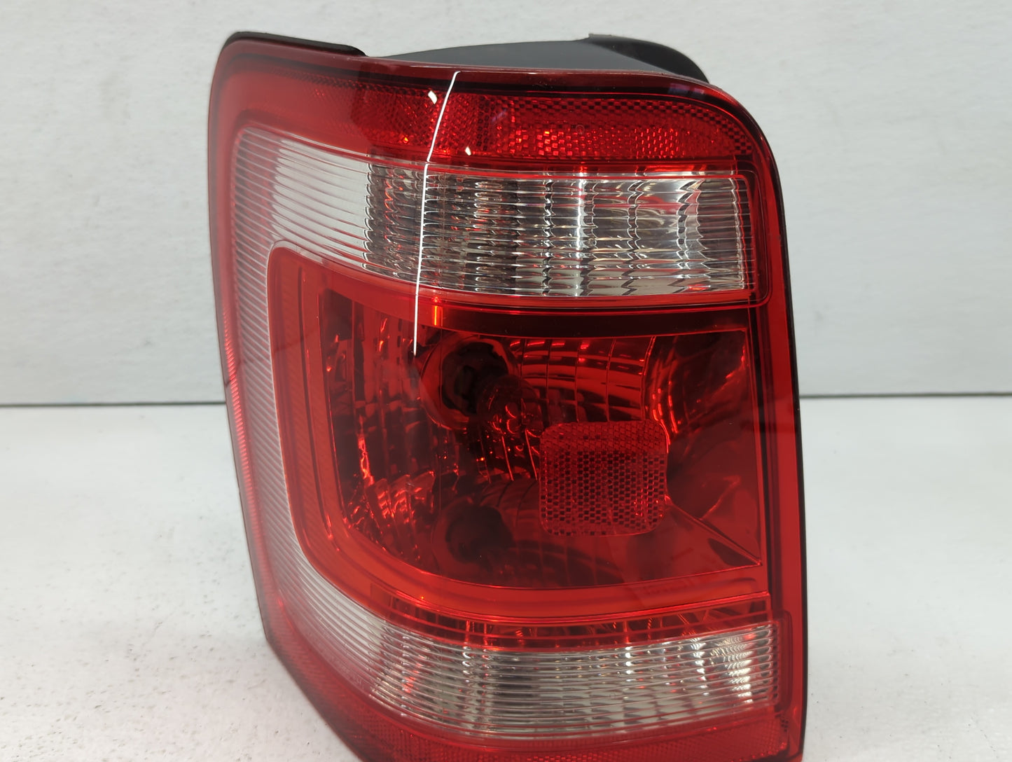 2008-2012 Ford Escape Tail Light Assembly Driver Left OEM P/N:8L84-13B505-A Fits Fits 2008 2009 2010 2011 2012 OEM Used Auto