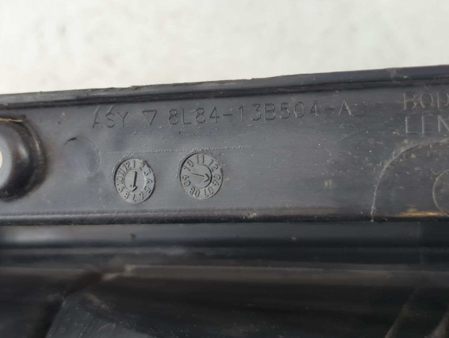 2008-2012 Ford Escape Tail Light Assembly Passenger Right OEM P/N:8L84-13B504-A 44ZH-1922 A Fits Fits 2008 2009 2010 2011 20