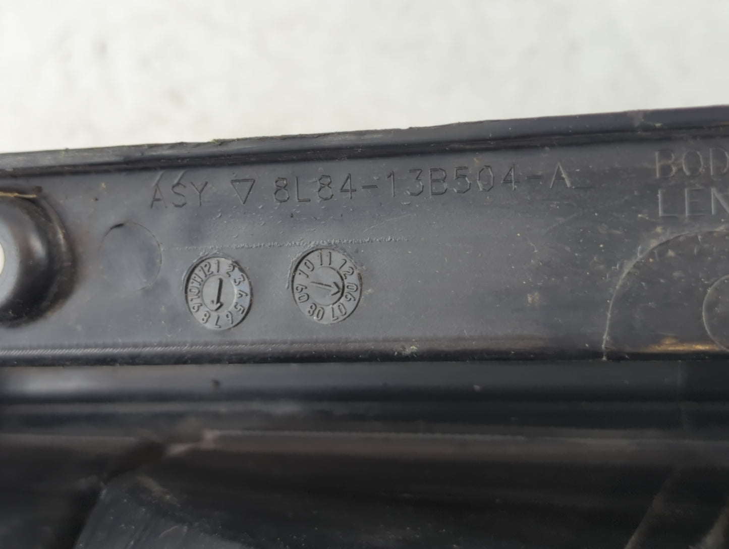 2008-2012 Ford Escape Tail Light Assembly Passenger Right OEM P/N:8L84-13B504-A 44ZH-1922 A Fits Fits 2008 2009 2010 2011 20