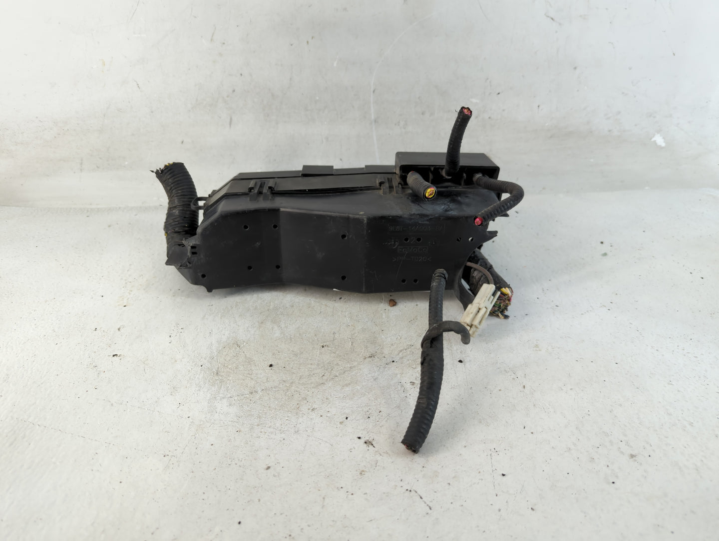 2009 Ford Escape Fusebox Fuse Box Panel Relay Module P/N:8L8T-14A003-AE 3B0790100 Fits OEM Used Auto Parts - Oemusedautopart