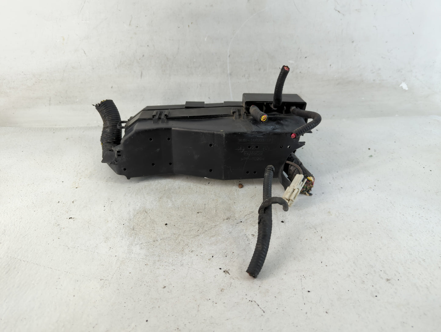 2009 Ford Escape Fusebox Fuse Box Panel Relay Module P/N:8L8T-14A003-AE 3B0790100 Fits OEM Used Auto Parts - Oemusedautopart