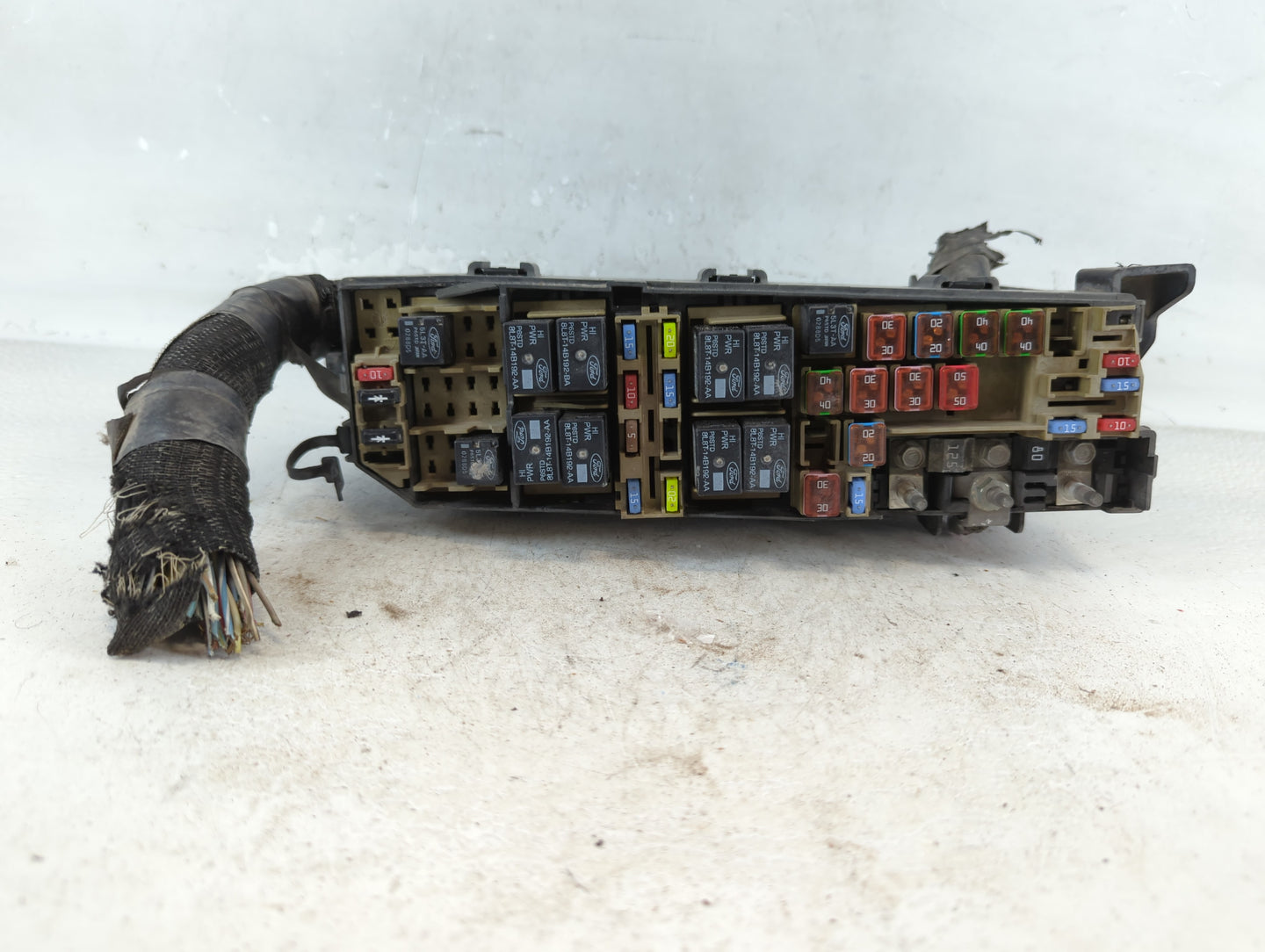 2009 Ford Escape Fusebox Fuse Box Panel Relay Module P/N:9L8T-14A003-BB Fits OEM Used Auto Parts - Oemusedautoparts1.com