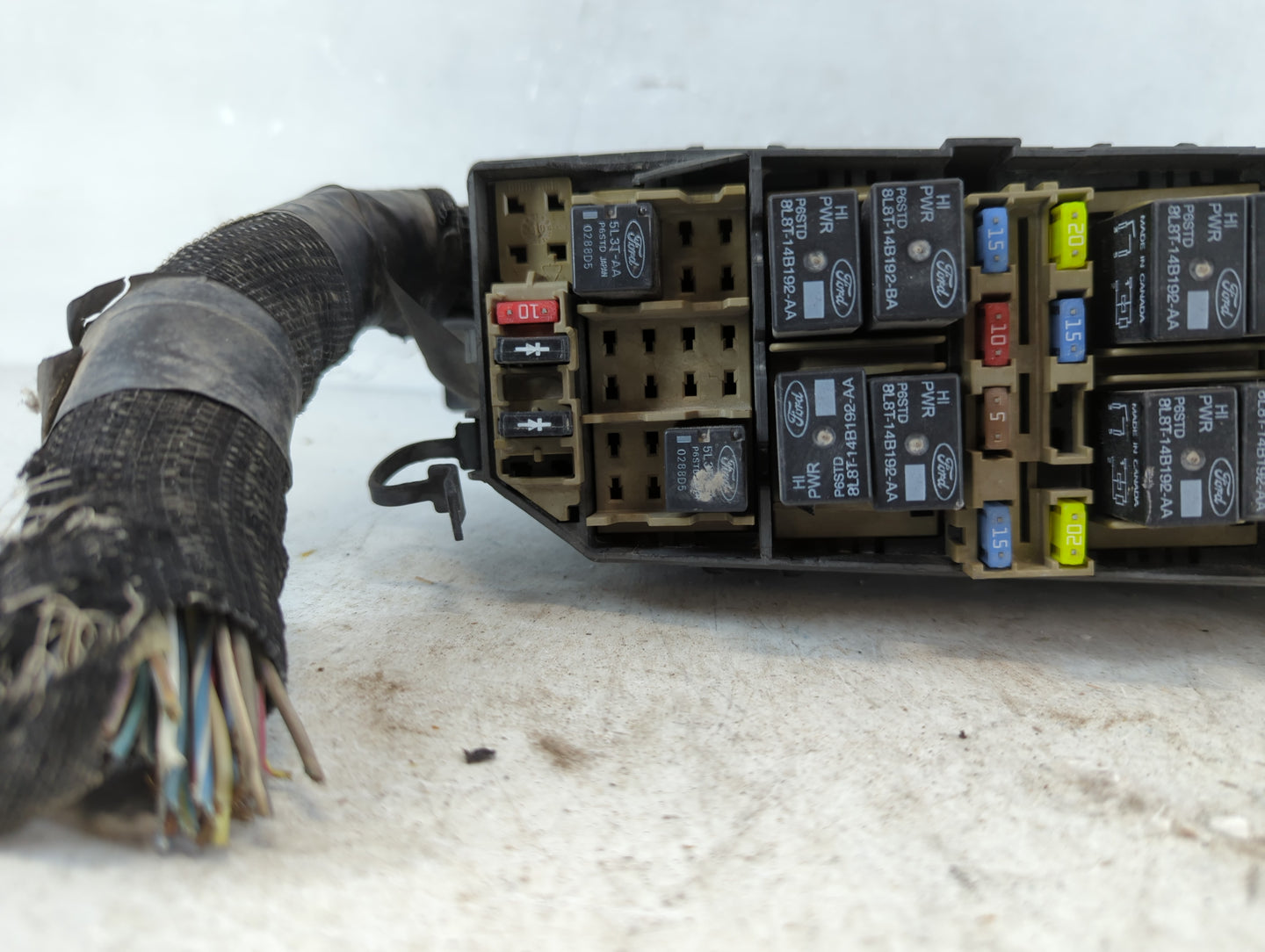 2009 Ford Escape Fusebox Fuse Box Panel Relay Module P/N:9L8T-14A003-BB Fits OEM Used Auto Parts - Oemusedautoparts1.com