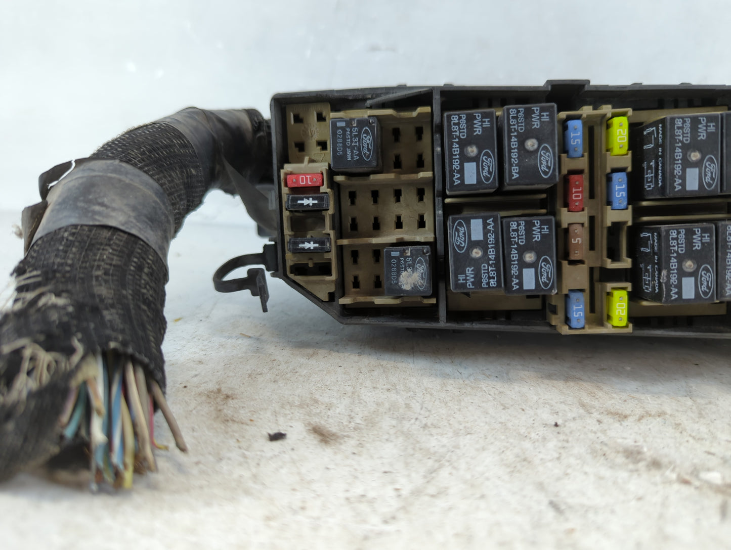 2009 Ford Escape Fusebox Fuse Box Panel Relay Module P/N:9L8T-14A003-BB Fits OEM Used Auto Parts - Oemusedautoparts1.com
