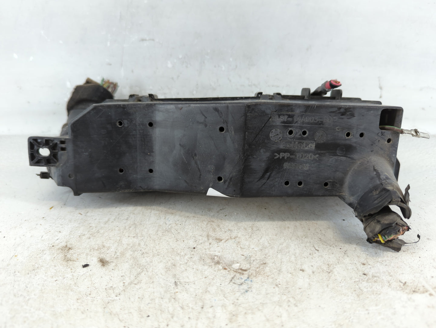 2009 Ford Escape Fusebox Fuse Box Panel Relay Module P/N:9L8T-14A003-BB Fits OEM Used Auto Parts - Oemusedautoparts1.com