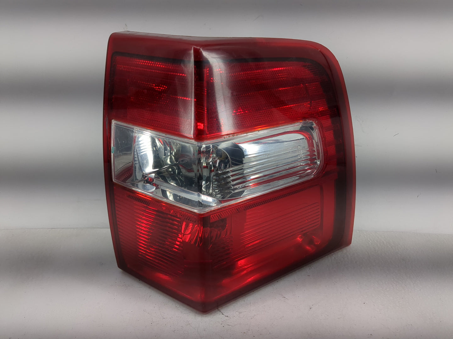 2007-2017 Ford Expedition Tail Light Assembly Passenger Right OEM P/N:7L14-13B504-A Fits OEM Used Auto Parts - Oemusedautopa