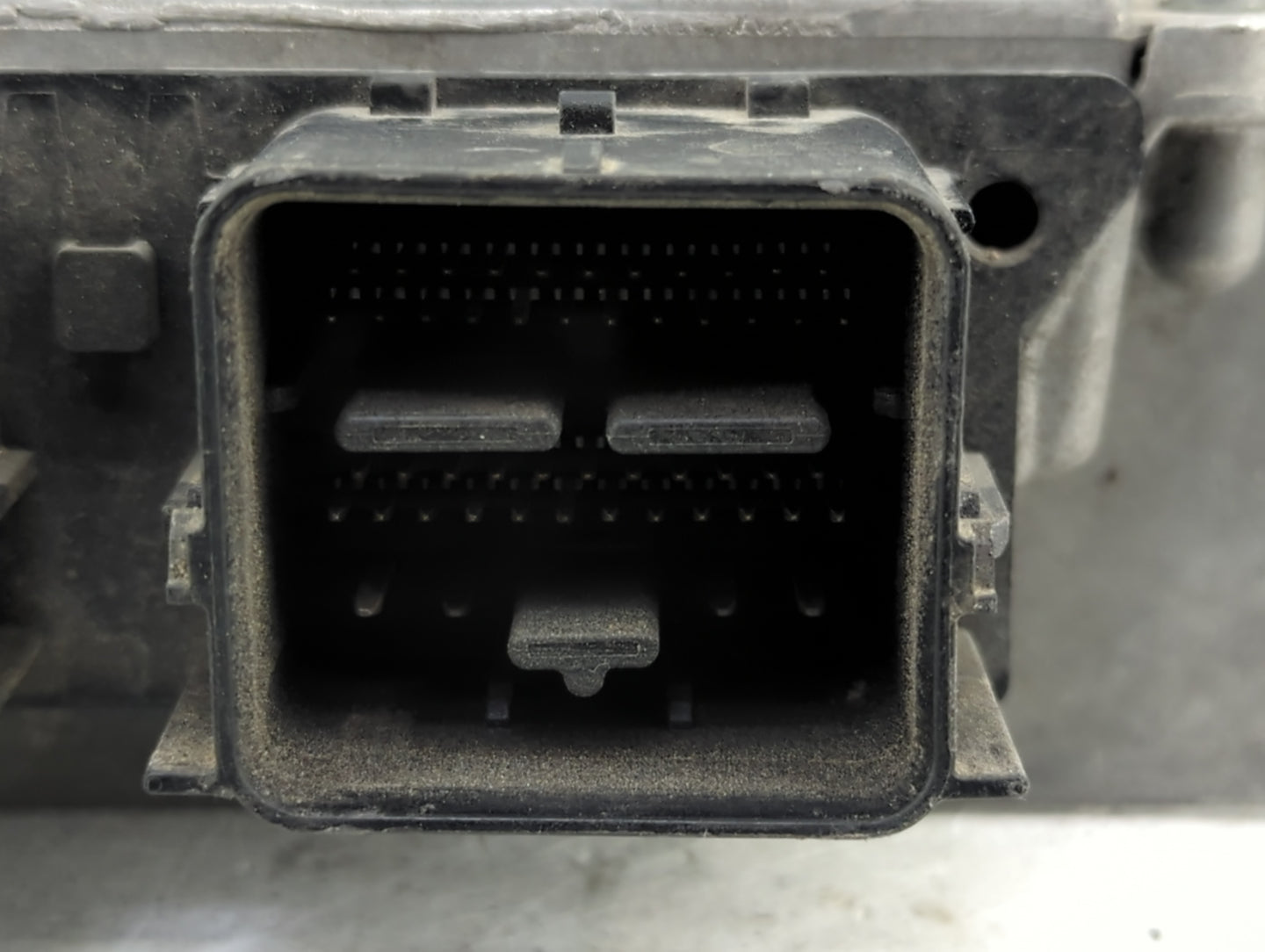 2009 Ford Expedition PCM Engine Control Computer ECU ECM PCU OEM P/N:9L1A-12A650-GC 0 261 S05 102 Fits OEM Used Auto Parts -