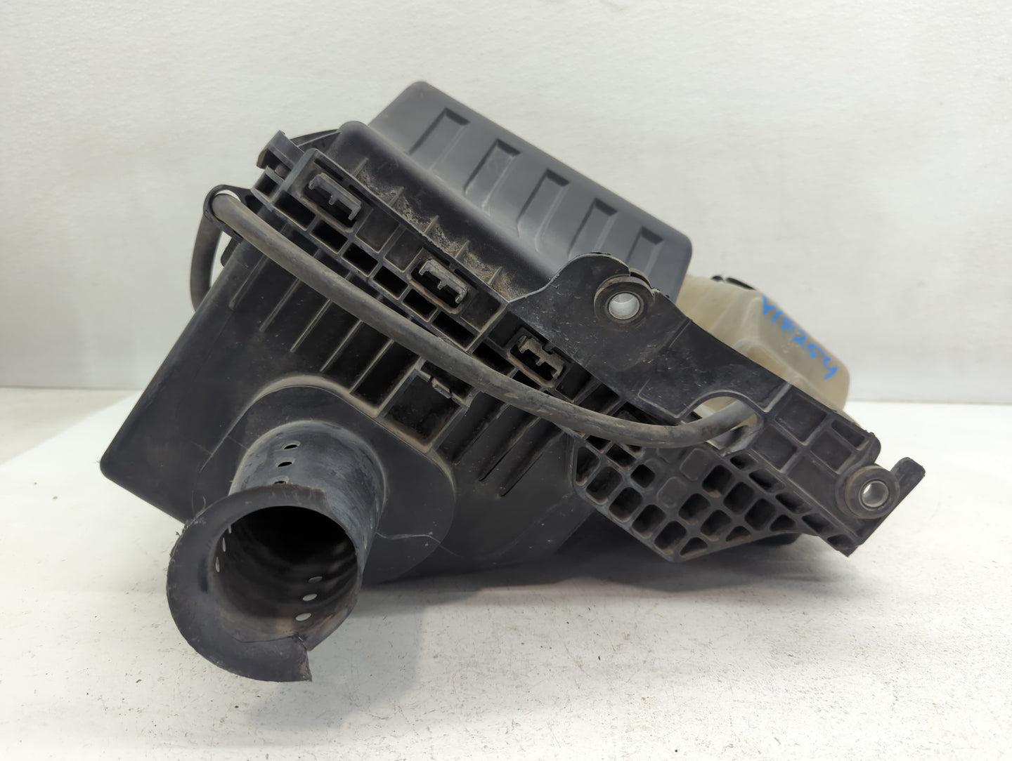 2009-2010 Ford Expedition Air Cleaner Intake-duct Hose Tube - Oemusedautoparts1.com