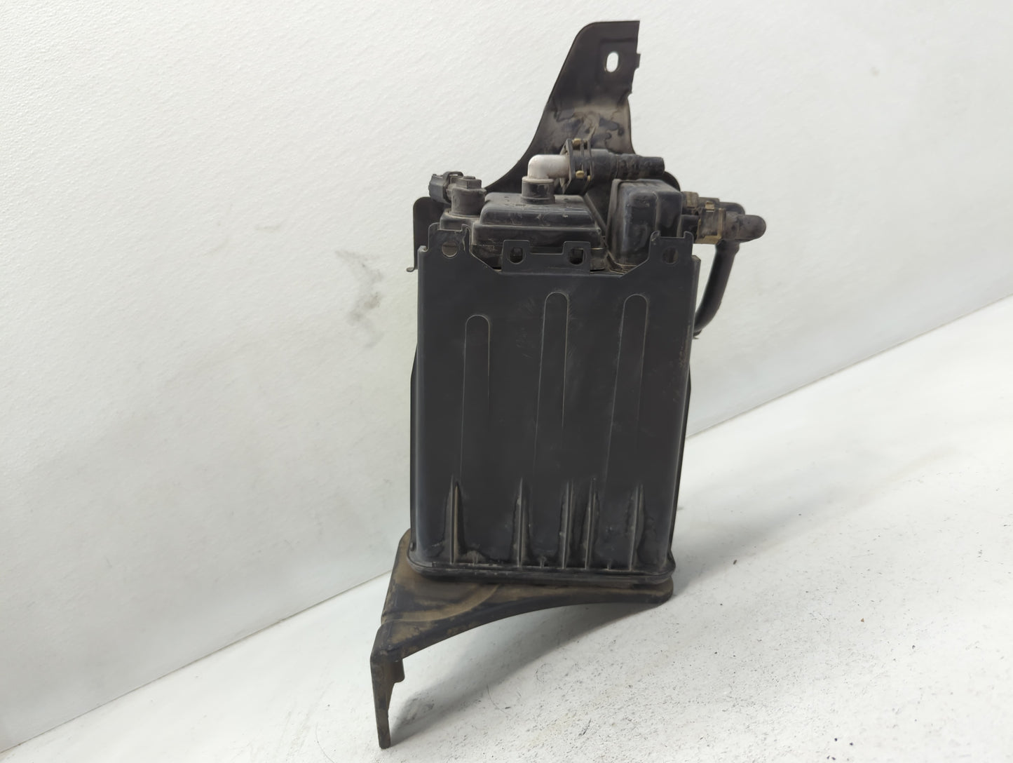 2009 Ford Expedition Fuel Vapor Charcoal Canister - Oemusedautoparts1.com