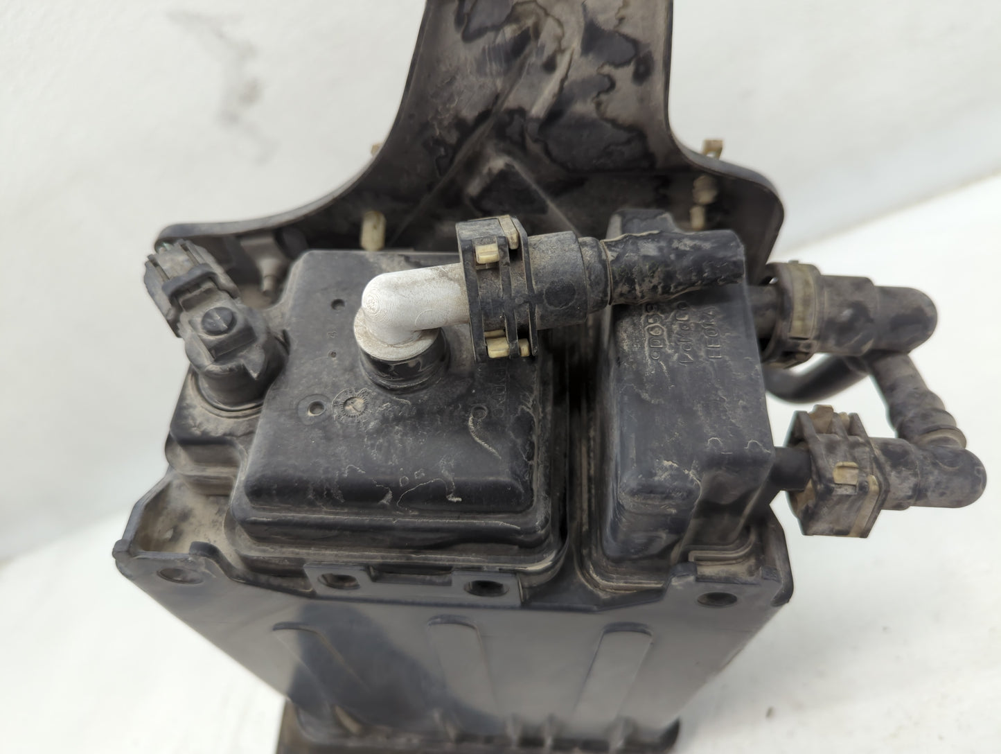 2009 Ford Expedition Fuel Vapor Charcoal Canister - Oemusedautoparts1.com