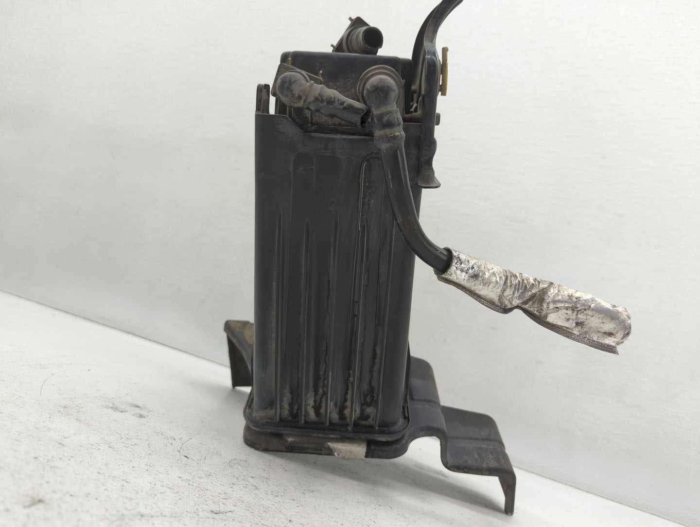 2009 Ford Expedition Fuel Vapor Charcoal Canister - Oemusedautoparts1.com