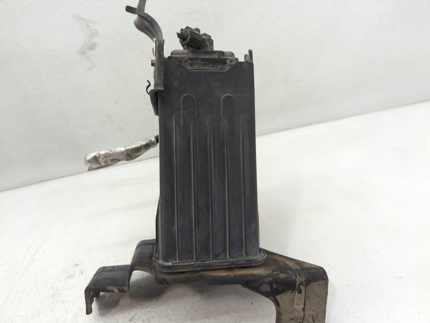 2009 Ford Expedition Fuel Vapor Charcoal Canister - Oemusedautoparts1.com