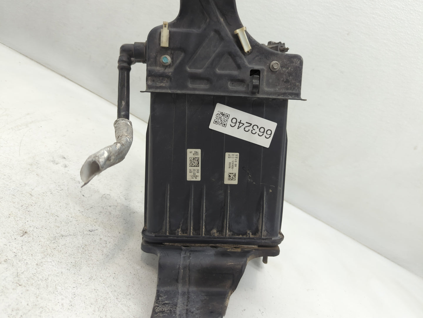 2009 Ford Expedition Fuel Vapor Charcoal Canister - Oemusedautoparts1.com