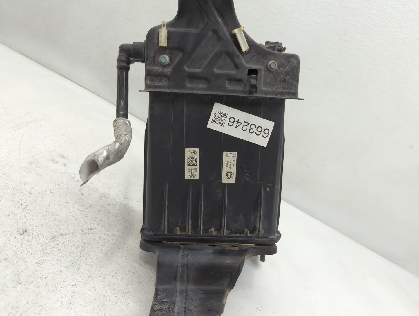 2009 Ford Expedition Fuel Vapor Charcoal Canister - Oemusedautoparts1.com