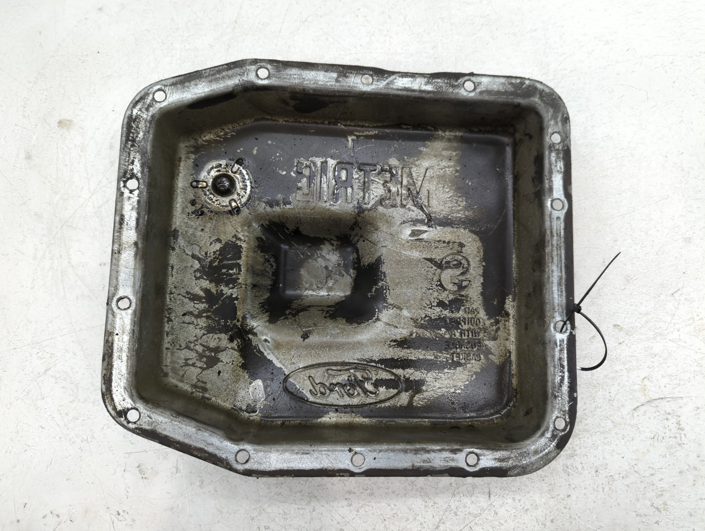2009-2014 Ford Expedition Engine Oil Pan Fits Fits 2009 2010 2011 2012 2013 2014 OEM Used Auto Parts - Oemusedautoparts1.com