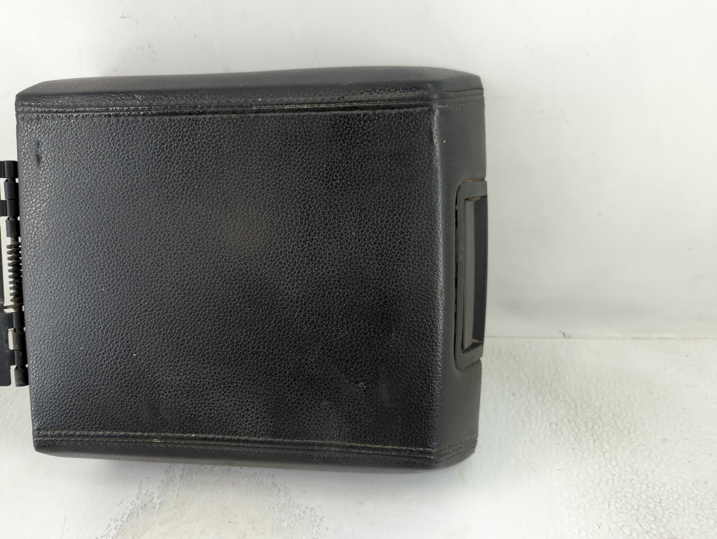 2009-2010 Ford Expedition Center Console Armrest Cover Lid P/N:VP7L1X780614 74 Fits Fits 2009 2010 OEM Used Auto Parts - Oem