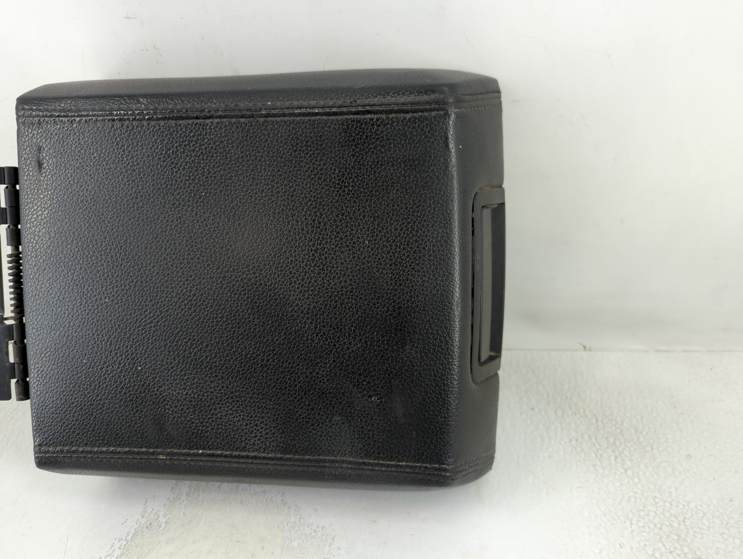 2009-2010 Ford Expedition Center Console Armrest Cover Lid P/N:VP7L1X780614 74 Fits Fits 2009 2010 OEM Used Auto Parts - Oem