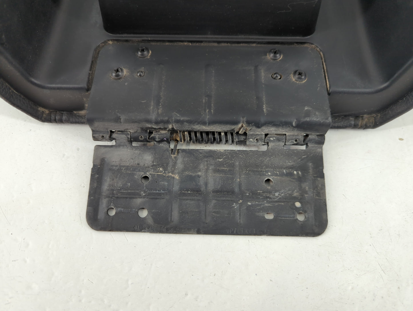 2009-2010 Ford Expedition Center Console Armrest Cover Lid P/N:VP7L1X780614 74 Fits Fits 2009 2010 OEM Used Auto Parts - Oem