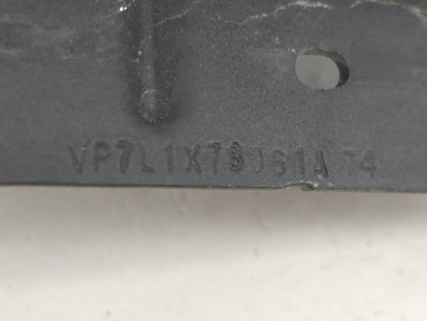 2009-2010 Ford Expedition Center Console Armrest Cover Lid P/N:VP7L1X780614 74 Fits Fits 2009 2010 OEM Used Auto Parts - Oem