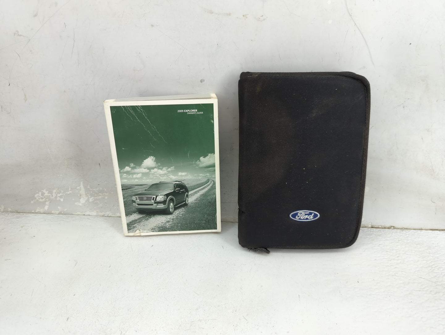 2009 Ford Explorer Owners Manual Book Guide P/N:9L2J-19A321-EA PM9L2J 19A321 EA OEM Used Auto Parts - Oemusedautoparts1.com