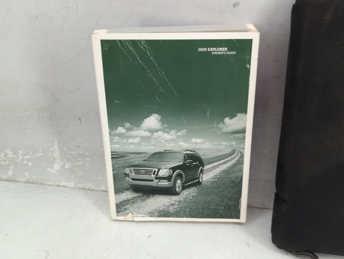 2009 Ford Explorer Owners Manual Book Guide P/N:9L2J-19A321-EA PM9L2J 19A321 EA OEM Used Auto Parts - Oemusedautoparts1.com