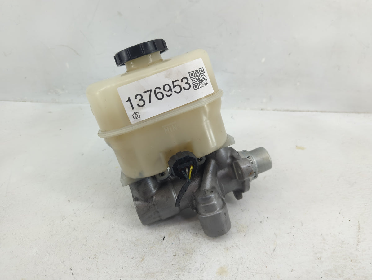 2009-2009 Ford F-150 Brake Master Cylinder 1376953 - Oemusedautoparts1.com