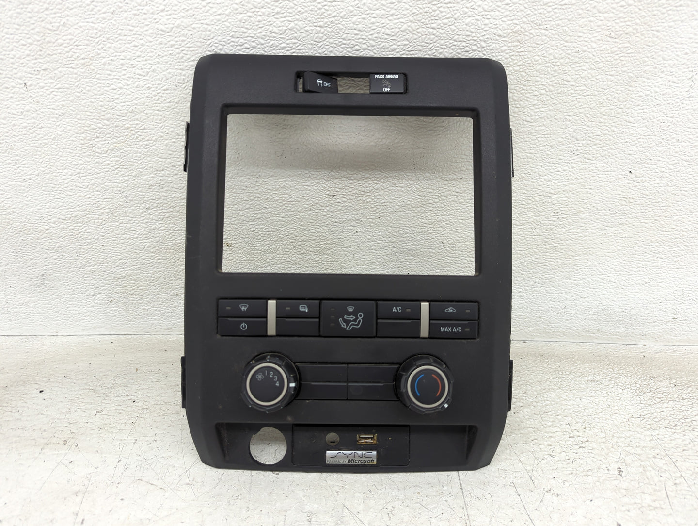 Ford F-150 Information Radio Display Screen Bezel Vents 1382161 - Oemusedautoparts1.com