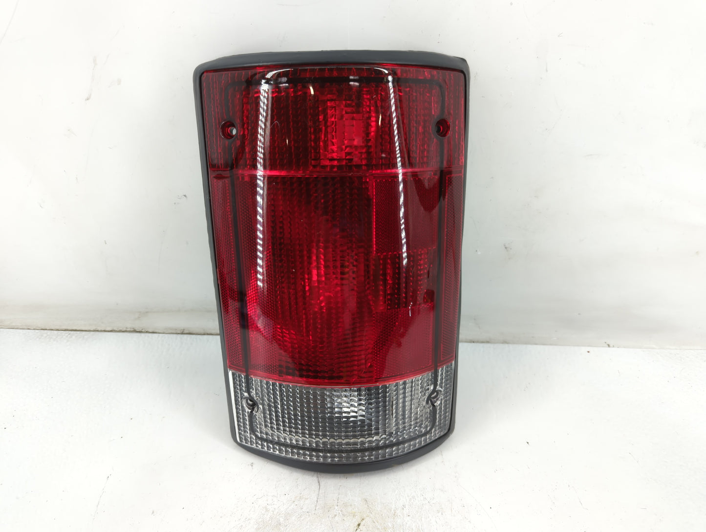 2009 Ford F-150 Tail Light Assembly Passenger Right OEM P/N:30552987 FR195-B200R Fits OEM Used Auto Parts - Oemusedautoparts